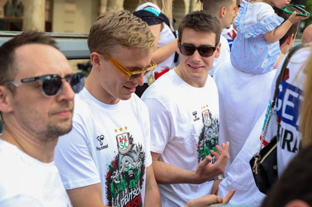 08 06 2026 ,xgox, Handball Daikin HBL, Reception and celebration at the town hall with SC Magdeburg emspor, f l Gisli Thorgeir Kristjansson Magdeburg, 10 , Manuel Zehnder Magdeburg, 8 Magdeburg