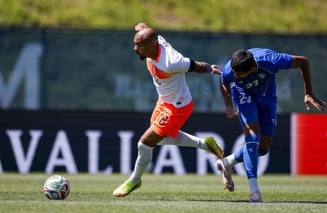 NEW YORK - (lr) Donyell Malen of the Netherlands, Yakhongir Urozov of Uzbekistan during the friendly match between the Netherlands and Uzbekistan at Icahn Stadium on June 8, 2026, in New York, United States. The Dutch national team, Nationalteam is preparing for the World Cup. ROBIN VAN LONKHUIJSEN ANP International Friendly, Länderspiel, Nationalmannschaft 2026 xVIxANPxSportx xxANPxIVx 560511745 originalFilename: 560511745.jpg