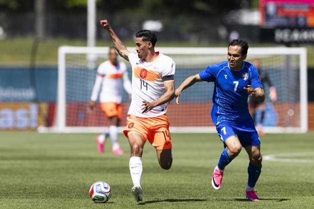 NEW YORK - (lr) Tijjani Reijnders of the Netherlands, Otabek Shukurov of Uzbekistan during the friendly match between the Netherlands and Uzbekistan at Icahn Stadium on June 8, 2026, in New York, United States. The Dutch national team, Nationalteam is preparing for the World Cup. KOEN VAN WEEL ANP International Friendly, Länderspiel, Nationalmannschaft 2026 xVIxANPxSportx xxANPxIVx 560511997 originalFilename: 560511997.jpg