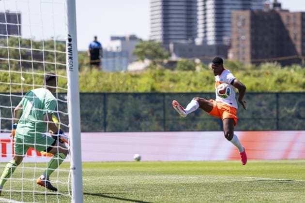 NEW YORK - Denzel Dumfries of the Netherlands during the friendly match between the Netherlands and Uzbekistan at Icahn Stadium on June 8, 2026, in New York, United States. The Dutch national team, Nationalteam is preparing for the World Cup. ROBIN VAN LONKHUIJSEN ANP International Friendly, Länderspiel, Nationalmannschaft 2026 xVIxANPxSportx xxANPxIVx 560512184 originalFilename: 560512184.jpg