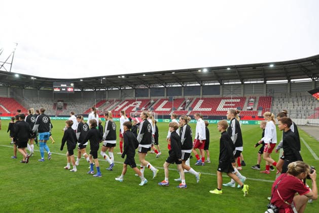 Soccer, U23 Women Germany Denmark, 08 06 26 The teams are led onto the field Marching in Soccer, Test match U23 Women Germany Denmark on 08 06 26 at Leuna Chemie Stadium Halle Saale Copyright: xBEAUTIFULxSPORTS JanxKaeferx