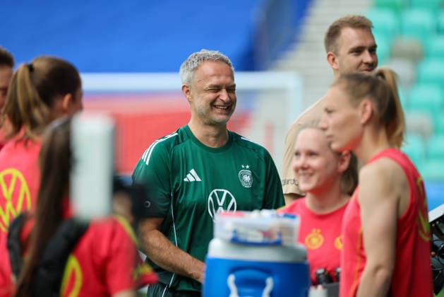 Ljubljana, Slowenien: 08.06. 2026 - Abschlusstraining des DFB Frauenteam vor dem WM-Qualifikationsspiel gegen Slowenien Im Bild: Bundestrainer Christian Wück Wueck (Deutschland) *** Ljubljana, Slovenia 08 06 2026 Final training of the DFB womens team before the World Cup qualifier against Slovenia In the picture national coach Christian Wück Wueck Germany Copyright: HMBxMedia MadeleinexFantini