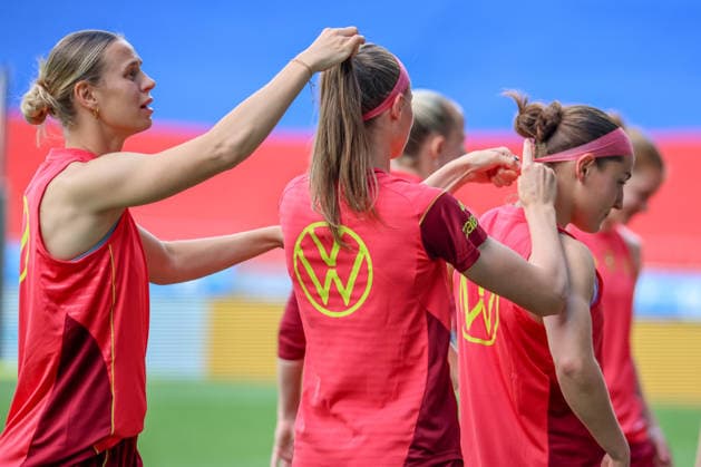 Ljubljana, Slovenia 08 06 2026 Final training of the DFB womens team before the World Cup qualifier against Slovenia In the picture from left Klara Bühl Buehl Germany , Jule Brand Germany and Carlotta Wamser Germany Copyright: HMBxMedia MadeleinexFantini