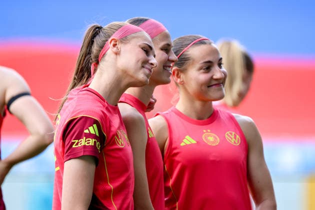 Ljubljana, Slovenia 08 06 2026 Final training of the DFB womens team before the World Cup qualifier against Slovenia Pictured from left Jule Brand Germany , Klara Bühl Buehl Germany and Carlotta Wamser Germany Copyright: HMBxMedia MadeleinexFantini