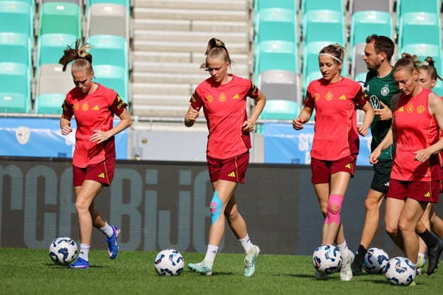 Ljubljana, Slovenia 08 06 2026 Final training of the DFB womens team before the World Cup qualifier against Slovenia In the picture from left Janina Minge Germany , Vivien Endemann Germany , Kathrin Hendrich Germany and Sarai Linder Germany Copyright: HMBxMedia MadeleinexFantini