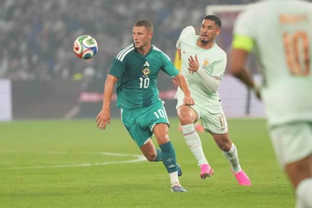 Jamie Donley of Northern Ireland and William Saliba of France France v Northern Ireland, International Friendly, Länderspiel, Nationalmannschaft Football, Decathlon Arena Stade Pierre-Mauroy, Lille, France - 08 Jun 2026Lille Decathlon Arena Stade Pierre-Mau France EDITORIAL USE ONLY No use with unauthorised audio, video, data, fixture lists, club league logos or live services. Online in-match use limited to 120 images, no video emulation. No use in betting, games or single club league player publications.  Copyright: xDavexWinter Shutterstockx 16912920ap