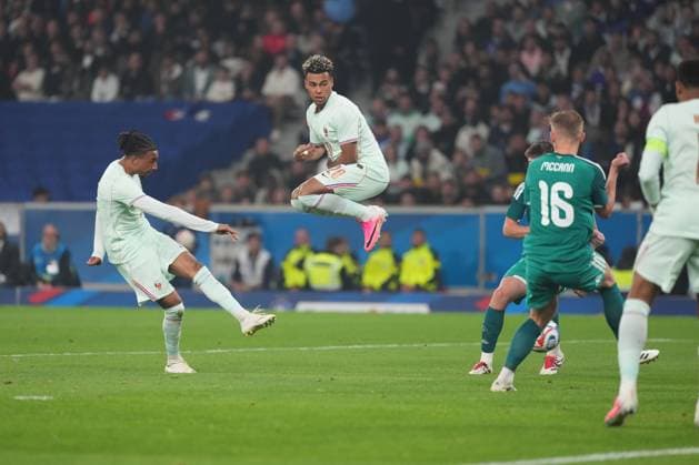 Michael Olise of France puts his side 2-0 ahead France v Northern Ireland, International Friendly, Länderspiel, Nationalmannschaft Football, Decathlon Arena Stade Pierre-Mauroy, Lille, France - 08 Jun 2026Lille Decathlon Arena Stade Pierre-Mau France EDITORIAL USE ONLY No use with unauthorised audio, video, data, fixture lists, club league logos or live services. Online in-match use limited to 120 images, no video emulation. No use in betting, games or single club league player publications.  Copyright: xDavexWinter Shutterstockx 16912920ay