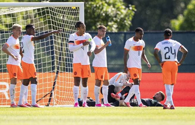 NEW YORK - Injury to Netherlands goalkeeper Bart Verbruggen during the friendly match between the Netherlands and Uzbekistan at Icahn Stadium on June 8, 2026, in New York, United States. The Dutch national team, Nationalteam is preparing for the World Cup. ROBIN VAN LONKHUIJSEN ANP International Friendly, Länderspiel, Nationalmannschaft 2026 xVIxANPxSportx xxANPxIVx 560516299 originalFilename: 560516299.jpg