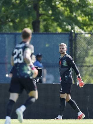 NEW YORK - Injury to Netherlands goalkeeper Bart Verbruggen during the friendly international match, Länderspiel, Nationalmannschaft between the Netherlands and Uzbekistan at Icahn Stadium on June 8, 2026, in New York, United States. MAURICE VAN STEEN ANP International Friendly, Länderspiel, Nationalmannschaft 2026 xVIxANPxSportx xMauricexvanxSteenxIVx 560516731 originalFilename: 560516731.jpg