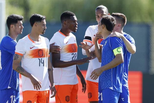 NEW YORK - (LR) Tijjani Reijnders of the Netherlands, Denzel Dumfries of the Netherlands, Virgil van Dijk of the Netherlands, Otabek Shukurov of Uzbekistan during the friendly international match, Länderspiel, Nationalmannschaft between the Netherlands and Uzbekistan at Icahn Stadium on June 8, 2026 in New York, United States. MAURICE VAN STEEN ANP International Friendly, Länderspiel, Nationalmannschaft 2026 xVIxANPxSportx xMauricexvanxSteenxIVx 560520541 originalFilename: 560520541.jpg