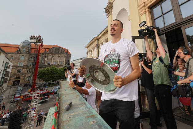 08 06 2026, xtgx, Handball, Daikin HBL, Reception of the German champion SC Magdeburg in the town hall v l Matej Mandic Magdeburg, 12 Magdeburg