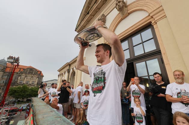 08 06 2026, xtgx, Handball, Daikin HBL, Reception of the German champion SC Magdeburg in the town hall v l Felix Claar Magdeburg, 7 Magdeburg