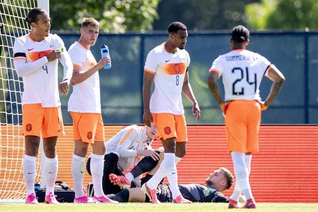 NEW YORK - Injury to Netherlands goalkeeper Bart Verbruggen during the friendly match between the Netherlands and Uzbekistan at Icahn Stadium on June 8, 2026, in New York, United States. The Dutch national team, Nationalteam is preparing for the World Cup. ROBIN VAN LONKHUIJSEN ANP International Friendly, Länderspiel, Nationalmannschaft 2026 xVIxANPxSportx xxANPxIVx 560524116 originalFilename: 560524116.jpg