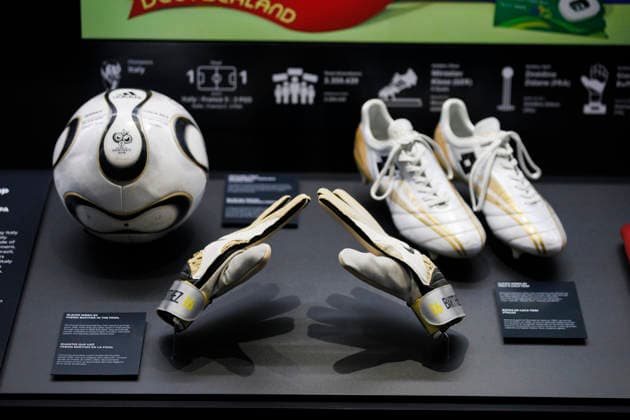 View showing the Legacies of Champions exhibition at Rockefeller Center in New York City, 08 June 2026.The exhibition revisits every edition of the World Cup since Uruguay 1930 through original artifacts, such as historic equipment and balls, photographs, sticker albums, and memorabilia from the tournament s most iconic teams and players. La FIFA y Hyundai llevan la historia de los Mundiales al Rockefeller Center de Nueva York !ACHTUNG: NUR REDAKTIONELLE NUTZUNG!  Copyright: xAlfonsoxLozanox AME9839 20260608-55020538824_1
