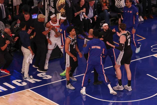 NBA, Basketball Herren, USA Finals Game 3 - San Antonio Spurs at New York Knicks Josh Hart (C-L) of the New York Knicks and Luke Kornet (C-R) of the San Antonio Spurs get into an altercation during Game 3 of the NBA Finals at Madison Square Garden in New York, New York, USA, 08 June 2026. NEW YORK NEW YORK UNITED STATES  Copyright: xSARAHxYENESELx