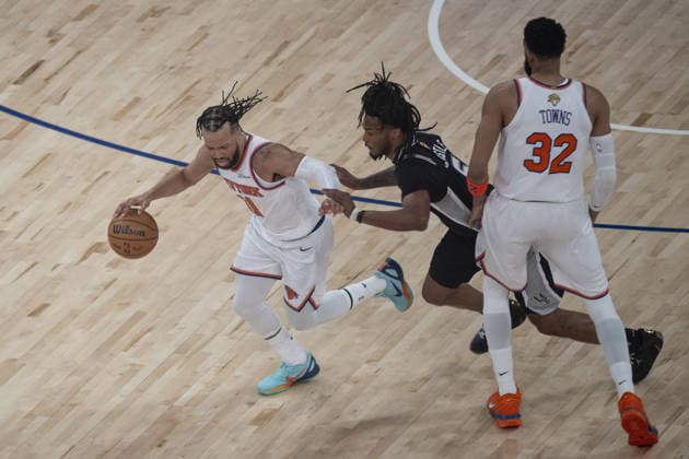 New York Knicks v San Antonio Spurs - NBA, Basketball Herren, USA Finals NEW YORK, UNITED STATES - JUNE 8: Jalen Brunson (11) of the New York Knicks and Stephon Castle (5) of San Antonio Spurs in action during the National Basketball Association (NBA) finals game between the New York Knicks and San Antonio Spurs at the Madison Square Garden in New York, United States on June 8, 2026. Celal Gunes Anadolu New York United States. Editorial use only. Please get in touch for any other usage.  Copyright: x2026xAnadoluxCelalxGunesx