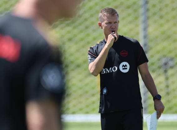 (260609) -- TORONTO, June 9, 2026 -- Head coach Jesse Alan Marsch of the Canadian men s national football team takes part in a training session ahead of the FIFA World Cup, WM, Weltmeisterschaft, Fussball in Toronto, Canada, on June 8, 2026. (Photo by Xinhua) (SP)CANADA-TORONTO-FIFA WORLD CUP-TEAM CANADA-TRAINING ZouxZheng 