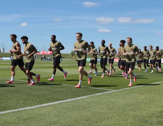 (260609) -- TORONTO, June 9, 2026 -- Players of the Canadian men s national football team take part in a training session ahead of the FIFA World Cup, WM, Weltmeisterschaft, Fussball in Toronto, Canada, on June 8, 2026. (Photo by Xinhua) (SP)CANADA-TORONTO-FIFA WORLD CUP-TEAM CANADA-TRAINING ZouxZheng 