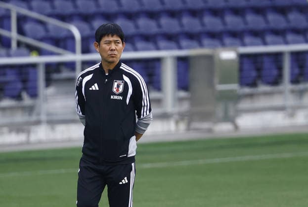 Football: Japan team trains for World Cup Japan men s football team head coach Hajime Moriyasu watches his players practice at the team s World Cup base camp site in Nashville, Tennessee, on June 8, 2026.  A14AA0005618114P