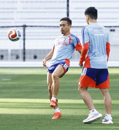 Football: Japan team trains for World Cup Japan men s football team member Yuto Nagatomo (L) practices at the team s World Cup base camp site in Nashville, Tennessee, on June 8, 2026.  A14AA0005618121P