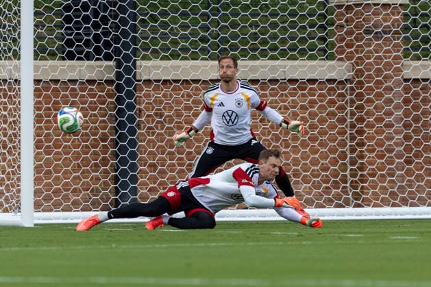 Manuel Neuer Oliver Baumann of DFB practicing for the FIFA World Cup 2026 at Wake Forest University™s Spry Stadium in Winston-Salem, North Carolina, United States, June 8, 2026. WINSTON-SALEM Spry Stadium North Carolina USA Copyright: xPaulxMoreax 1R8A6362