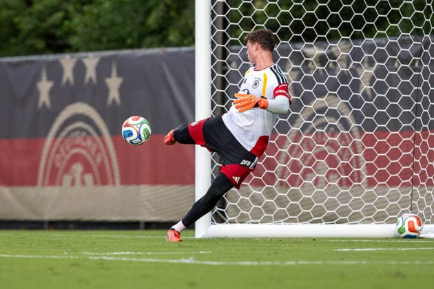 Jonas Urbig of DFB practicing for the FIFA World Cup 2026 at Wake Forest University™s Spry Stadium in Winston-Salem, North Carolina, United States, June 8, 2026. WINSTON-SALEM Spry Stadium North Carolina USA Copyright: xPaulxMoreax 1R8A6670