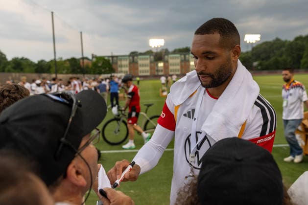 Jonathan Tah during fan signing event, day 1 DFB practice for the FIFA World Cup 2026 at Wake Forest University™s Spry Stadium in Winston-Salem, North Carolina, United States, June 8, 2026. WINSTON-SALEM Spry Stadium North Carolina USA Copyright: xPaulxMoreax 1R8A7272
