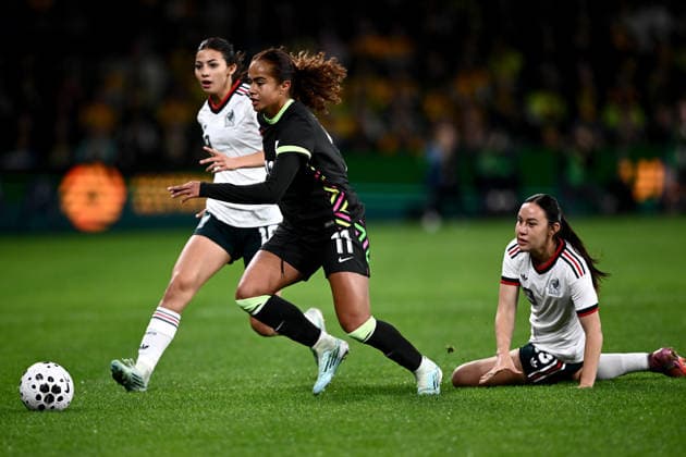 SOCCER MATILDAS MEXICO, Mary Fowler of Australia competes for possession with Kimberly Vanessa Rodriguez Cubero of Mexico (right) during the International Friendly, Länderspiel, Nationalmannschaft match between Australia and Mexico at CommBank Stadium in Sydney, Tuesday, June 9, 2026. ( NO ARCHIVING, EDITORIAL USE ONLY SYDNEY NEW SOUTH WALES AUSTRALIA  Copyright: xDANxHIMBRECHTSx 20260609165982971310