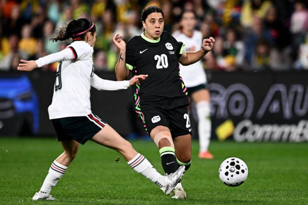 SOCCER MATILDAS MEXICO, Sam Kerr of Australia is tackled by Alexia Fernanda Delgado Alvarado of Mexico during the International Friendly, Länderspiel, Nationalmannschaft match between Australia and Mexico at CommBank Stadium in Sydney, Tuesday, June 9, 2026. ( NO ARCHIVING, EDITORIAL USE ONLY SYDNEY NEW SOUTH WALES AUSTRALIA  Copyright: xDANxHIMBRECHTSx 20260609161771281295