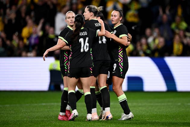 SOCCER MATILDAS MEXICO, Alanna Kennedy of Australia (centre) celebrates with teammates after scoring a goal during the International Friendly, Länderspiel, Nationalmannschaft match between Australia and Mexico at CommBank Stadium in Sydney, Tuesday, June 9, 2026. ( NO ARCHIVING, EDITORIAL USE ONLY SYDNEY NEW SOUTH WALES AUSTRALIA  Copyright: xDANxHIMBRECHTSx 20260609142164328110