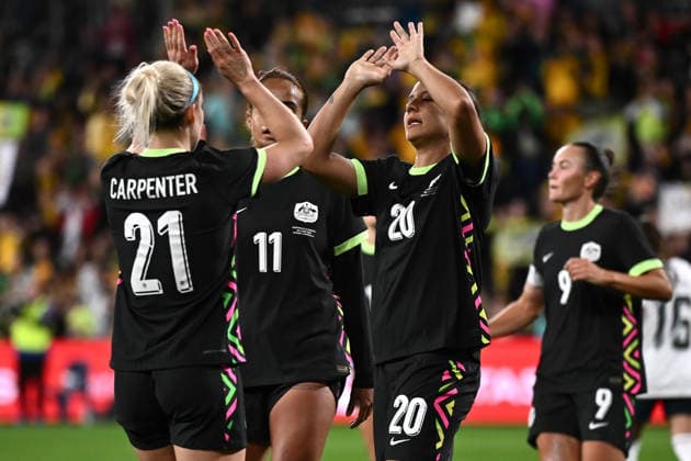 SOCCER MATILDAS MEXICO, Sam Kerr of Australia (right) celebrates with teammates after scoring a goal during the International Friendly, Länderspiel, Nationalmannschaft match between Australia and Mexico at CommBank Stadium in Sydney, Tuesday, June 9, 2026. ( NO ARCHIVING, EDITORIAL USE ONLY SYDNEY NEW SOUTH WALES AUSTRALIA  Copyright: xDANxHIMBRECHTSx 20260609144349683073