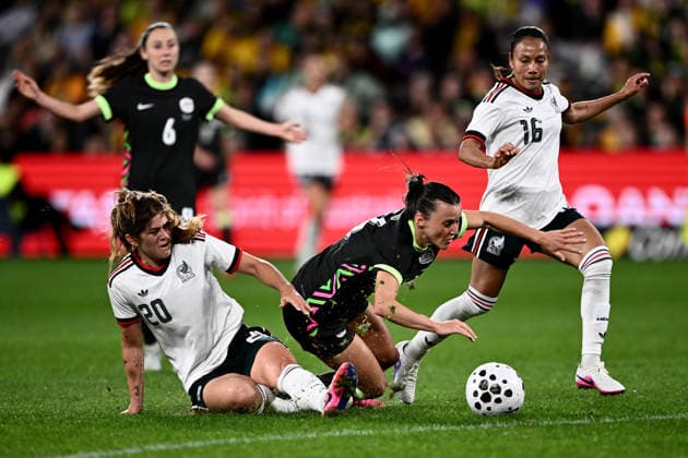 SOCCER MATILDAS MEXICO, Hayley Raso of Australia is tackled by Nicolette Andrea Hernandez Sippel of Mexico (left) during the International Friendly, Länderspiel, Nationalmannschaft match between Australia and Mexico at CommBank Stadium in Sydney, Tuesday, June 9, 2026. ( NO ARCHIVING, EDITORIAL USE ONLY SYDNEY NEW SOUTH WALES AUSTRALIA  Copyright: xDANxHIMBRECHTSx 20260609162959962383