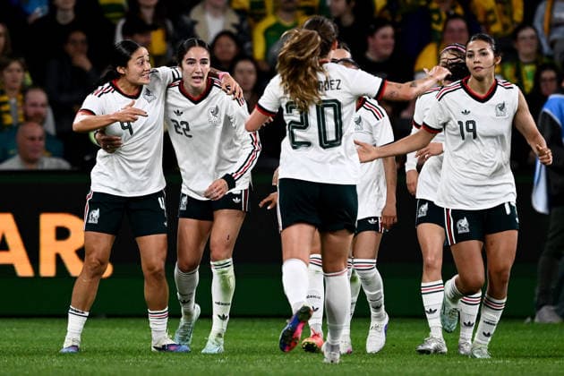 SOCCER MATILDAS MEXICO, Diana Rosario Ordonez Torres of Mexico (second left) celebrates with teammates after scoring a goal during the International Friendly, Länderspiel, Nationalmannschaft match between Australia and Mexico at CommBank Stadium in Sydney, Tuesday, June 9, 2026. ( NO ARCHIVING, EDITORIAL USE ONLY SYDNEY NEW SOUTH WALES AUSTRALIA  Copyright: xDANxHIMBRECHTSx 20260609170885917755