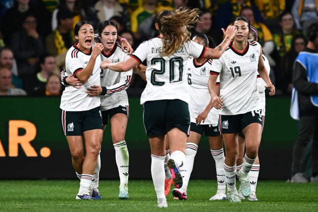SOCCER MATILDAS MEXICO, Diana Rosario Ordonez Torres of Mexico (second left) celebrates with teammates after scoring a goal during the International Friendly, Länderspiel, Nationalmannschaft match between Australia and Mexico at CommBank Stadium in Sydney, Tuesday, June 9, 2026. ( NO ARCHIVING, EDITORIAL USE ONLY SYDNEY NEW SOUTH WALES AUSTRALIA  Copyright: xDANxHIMBRECHTSx 20260609158284194515