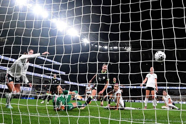 SOCCER MATILDAS MEXICO, Alanna Kennedy of Australia (centre) celebrates after scoring a goal during the International Friendly, Länderspiel, Nationalmannschaft match between Australia and Mexico at CommBank Stadium in Sydney, Tuesday, June 9, 2026. ( NO ARCHIVING, EDITORIAL USE ONLY SYDNEY NEW SOUTH WALES AUSTRALIA  Copyright: xDANxHIMBRECHTSx 20260609183825861899