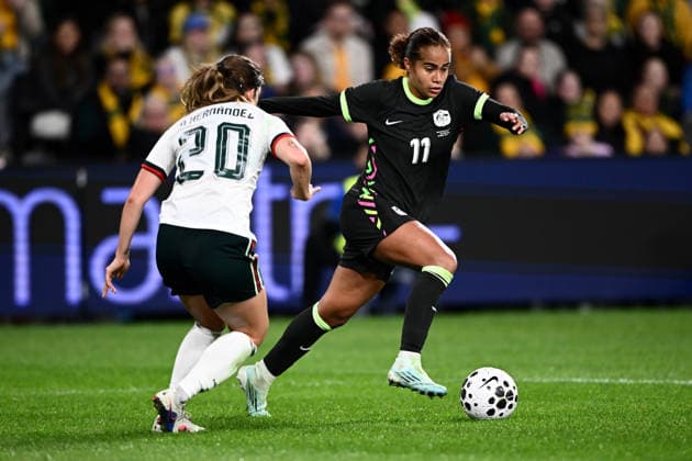 SOCCER MATILDAS MEXICO, Mary Fowler of Australia competes for possession with Nicolette Andrea Hernandez Sippel of Mexico during the International Friendly, Länderspiel, Nationalmannschaft match between Australia and Mexico at CommBank Stadium in Sydney, Tuesday, June 9, 2026. ( NO ARCHIVING, EDITORIAL USE ONLY SYDNEY NEW SOUTH WALES AUSTRALIA  Copyright: xDANxHIMBRECHTSx 20260609125172946552