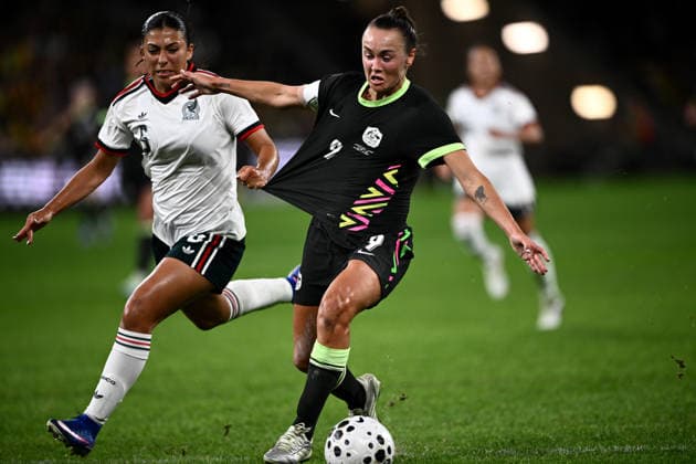 SOCCER MATILDAS MEXICO, Caitlin Foord of Australia competes for possession with Reyna Reyes of Mexico during the International Friendly, Länderspiel, Nationalmannschaft match between Australia and Mexico at CommBank Stadium in Sydney, Tuesday, June 9, 2026. ( NO ARCHIVING, EDITORIAL USE ONLY SYDNEY NEW SOUTH WALES AUSTRALIA  Copyright: xDANxHIMBRECHTSx 20260609169402724297