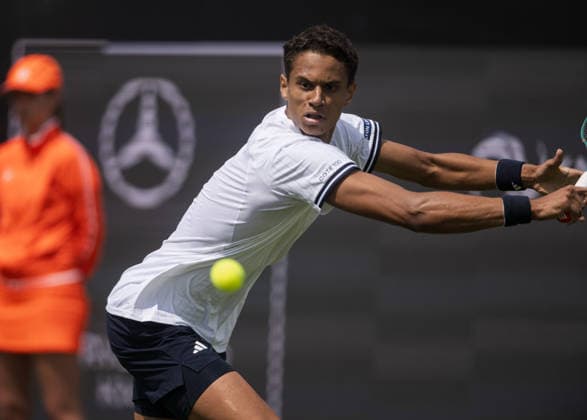 S-HERTOGENBOSCH, NETHERLANDS - JUNE 09: Gabriel Diallo of Canada plays a backhand shot to opponent Adrian Mannarino of France during their ATP, Tennis Herren Singles First Round match at the LibÃ ma Open on June 9, 2026 at Autotron s-Hertogenbosch in s-Hertogenbosch, Netherlands. Credit: Andy Astfalck NurPhoto Netherlands Copyright: xAndyxAstfalckx