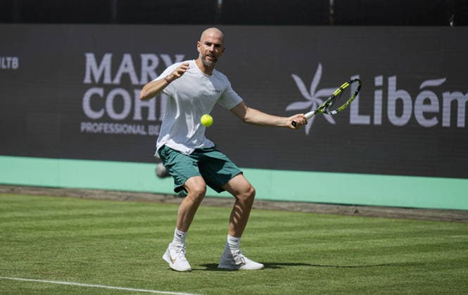 S-HERTOGENBOSCH, NETHERLANDS - JUNE 09: Adrian Mannarino of France plays a forehand against Gabriel Diallo of Canada during their ATP, Tennis Herren Singles First Round match at the LibÃ ma Open on June 9, 2026 at Autotron s-Hertogenbosch in s-Hertogenbosch, Netherlands. Credit: Andy Astfalck NurPhoto Netherlands Copyright: xAndyxAstfalckx