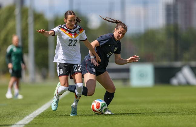 GER, Frankfurt, Germany U19 vs USA U19 friendly match, Football, DFB, 2025 2026 season, DFB Campus, second match in picture f l Emma Memminger Germany U19 Women 22 , Olivia Stafford USA U19 Women 11 DFB DFL REGULATIONS PROHIBIT ANY USE OF PHOTOGRAPHS AS IMAGE SEQUENCES AND OR QUASI VIDEO, 09 06 2026 Copyright: HMBxMedia HendrikxHamelau