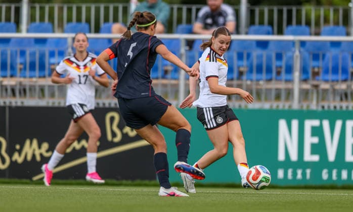 GER, Frankfurt, Germany U19 vs USA U19 friendly match, Football, DFB, 2025 2026 season, DFB Campus, second match in picture f l Pearl Cecil USA U19 Women 5 , Zoe Schick Germany U19 Women 7 DFB DFL REGULATIONS PROHIBIT ANY USE OF PHOTOGRAPHS AS IMAGE SEQUENCES AND OR QUASI VIDEO, 09 06 2026 Copyright: HMBxMedia HendrikxHamelau