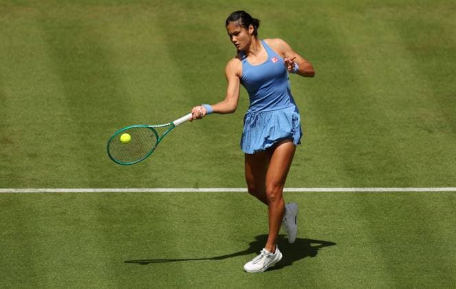 Emma Raducanu of GBR in action HSBC Queen s Club Championships, Day Four, Tennis, Queen s Club, West Kensington, London, UK - 09 Jun 2026London Queen s Club United Kingdom  Copyright: xEllaxLing Shutterstockx 16917190v
