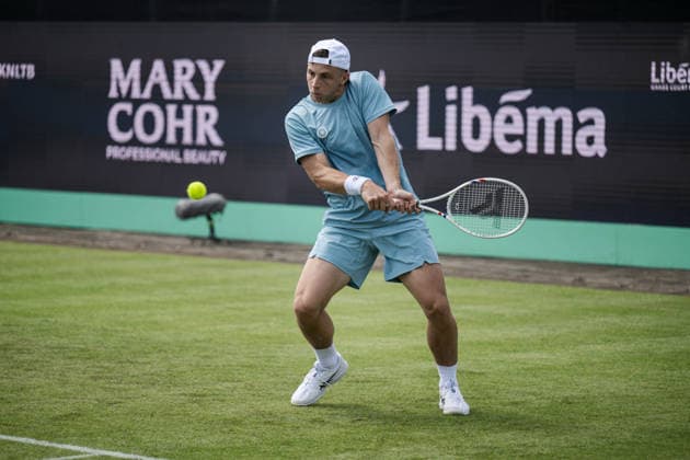 S-HERTOGENBOSCH, NETHERLANDS - JUNE 09: Tallon Griekspoor of the Netherlands plays a backhand against Botic van de Zandschulp of the Netherlands during their ATP, Tennis Herren Singles First Round match at the LibÃ ma Open on June 9, 2026 at Autotron s-Hertogenbosch in s-Hertogenbosch, Netherlands. Credit: Andy Astfalck NurPhoto Netherlands Copyright: xAndyxAstfalckx