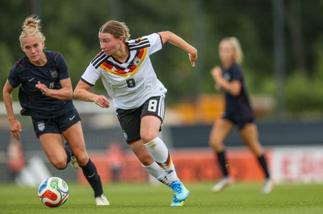GER, Frankfurt, Germany U19 vs USA U19 Friendly Match, Football, DFB, Season 2025 2026, DFB Campus, second match in picture f l Gracie Milam USA U19 Women 14 , Tessa Zimmermann Germany U19 Women 8 DFB DFL REGULATIONS PROHIBIT ANY USE OF PHOTOGRAPHS AS IMAGE SEQUENCES AND OR QUASI VIDEO, 09 06 2026 Copyright: HMBxMedia HendrikxHamelau