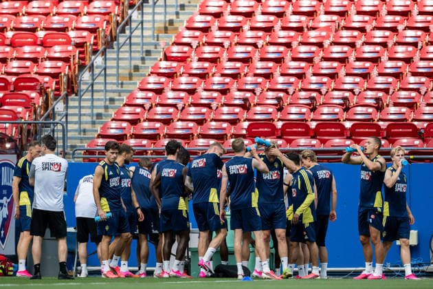 260609 Cooling break at a training session during day 2 of the FIFA World Cup 2026 on June 9, 2026 in Dallas Photo Petter Arvidson BILDBYRAN kod PA PA1225 fotboll football soccer fotball vm fotbolls vm fotball vm fotbolls vm 2026 fifa world cup 2026 träning practice training sverige sweden sverige a day 2 bbeng  Copyright: PETTERxARVIDSON BB260609PA029