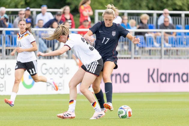 U19 Womens Test Match Germany USA, 09 06 2026 Lenelotte Müller Germany U19 3 Kylie Maxwell USA U19 17 in a duel for the ball, Germany USA, Rodgau, Maingau Energie Stadion Am Weichsee , 9 6 2026 Copyright: xBEAUTIFULxSPORTS Gawlikx
