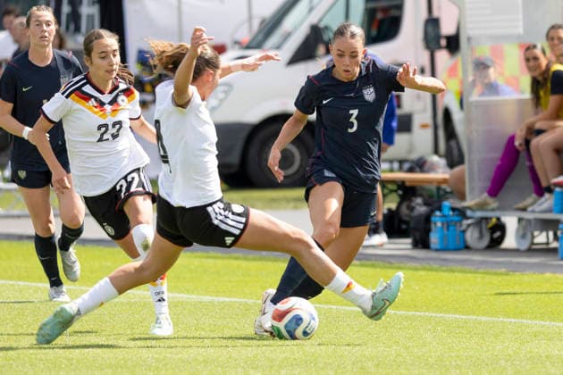U19 Womens Test Match Germany USA, 09 06 2026 Lina Szaraz Germany U19 4 straddles towards the ball from Bella Devey USA U19 3 , Germany USA, Rodgau, Maingau Energie Stadion Am Weichsee , 9 6 2026 Copyright: xBEAUTIFULxSPORTS Gawlikx