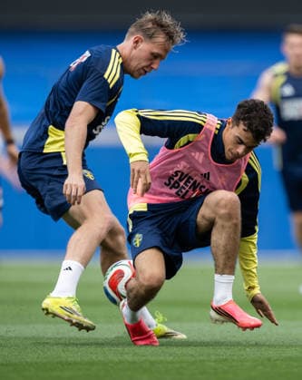 260609 Herman Johansson and Yasin Ayari of the Swedish national football team at a training session during day 2 of the FIFA World Cup 2026 on June 9, 2026 in Dallas Photo Petter Arvidson BILDBYRAN kod PA PA1225 fotboll football soccer fotball vm fotbolls vm fotball vm fotbolls vm 2026 fifa world cup 2026 träning practice training sverige sweden sverige a day 2 bbeng  Copyright: PETTERxARVIDSON BB260609PA039