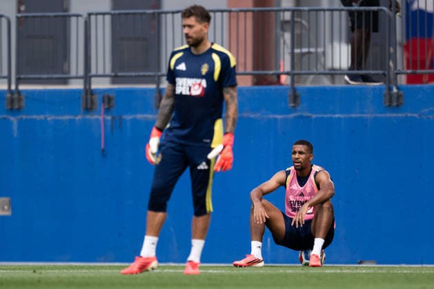 260609 Isak Hien of the Swedish national football team at a training session during day 2 of the FIFA World Cup 2026 on June 9, 2026 in Dallas Photo Petter Arvidson BILDBYRAN kod PA PA1225 fotboll football soccer fotball vm fotbolls vm fotball vm fotbolls vm 2026 fifa world cup 2026 träning practice training sverige sweden sverige a day 2 bbeng  Copyright: PETTERxARVIDSON BB260609PA043