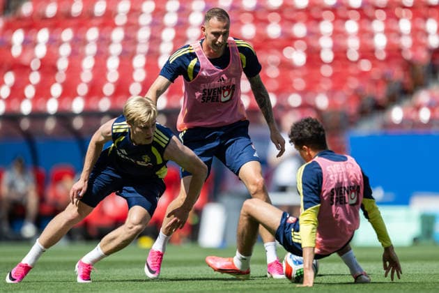 260609 Lucas Bergvall, Gustaf Nilsson and Yasin Ayari of the Swedish national football team at a training session during day 2 of the FIFA World Cup 2026 on June 9, 2026 in Dallas Photo Petter Arvidson BILDBYRAN kod PA PA1225 fotboll football soccer fotball vm fotbolls vm fotball vm fotbolls vm 2026 fifa world cup 2026 träning practice training sverige sweden sverige a day 2 bbeng  Copyright: PETTERxARVIDSON BB260609PA048